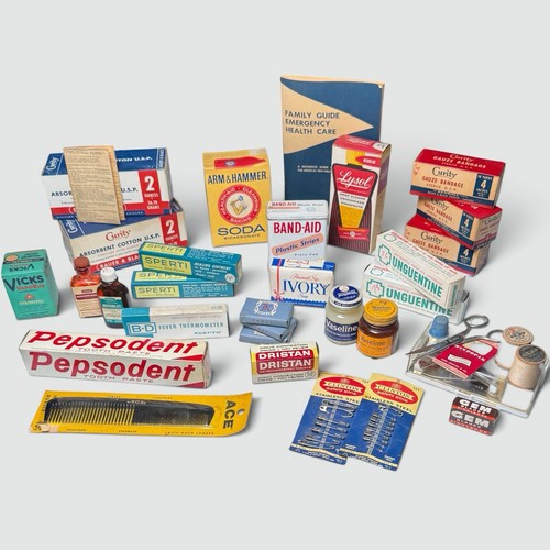 Lot 1950s medicine cabinet - lot,