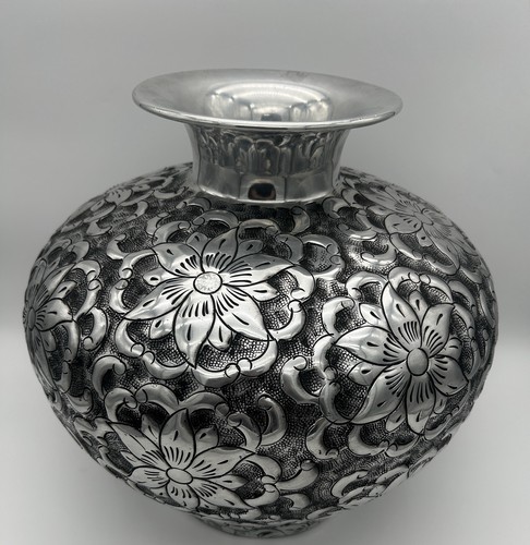 Large silver hammered metal - large,