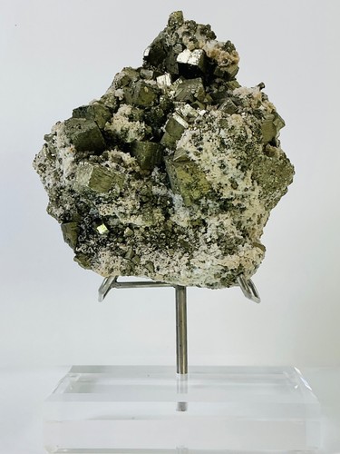 Pyrite calcite - on,