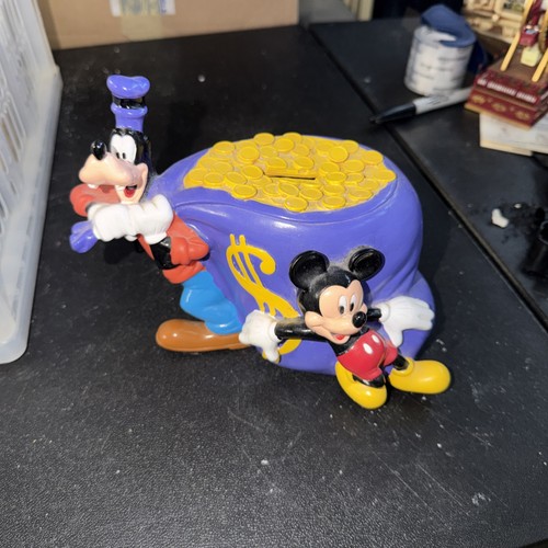 Disney monogram coin - monogram, w