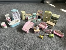 Le Van Toy Wooden Dolls House