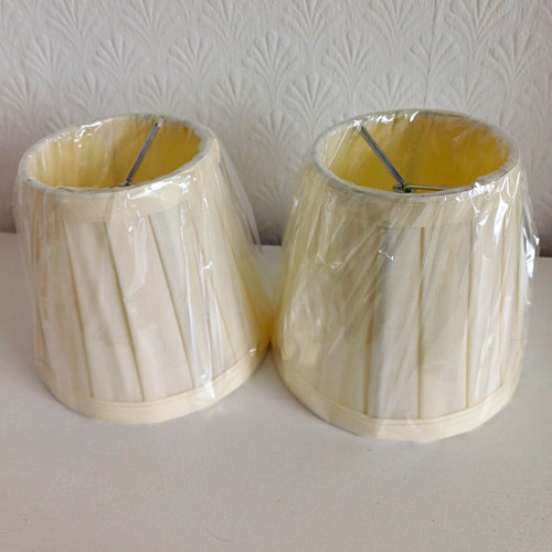 Pair cream pleated - of,