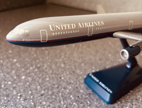 United airlines scale - united,