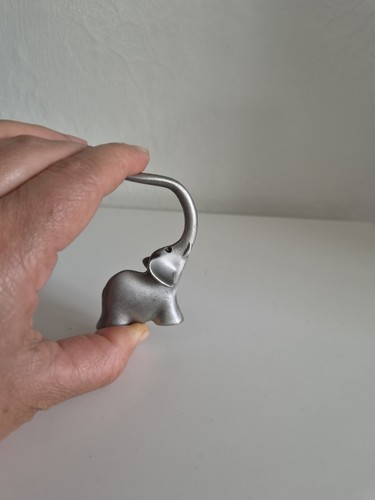 Small metal elephant ring - small,