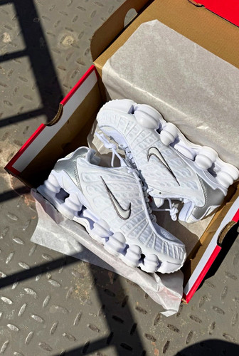 Nike shox white uk9 - tl, new
