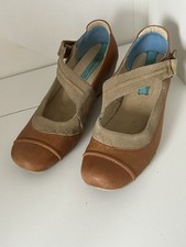 KangaRoos Ladies Tan coloured