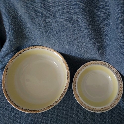 Vtg royal harvey - yellow, border