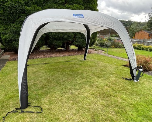Inflatable event shelter - +, 2
