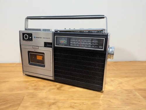 Vintage 1970s sanyo radio - sanyo,