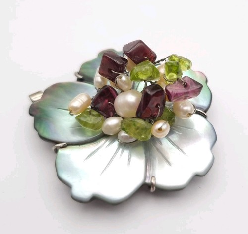Mother pearl flower pendant - mother,