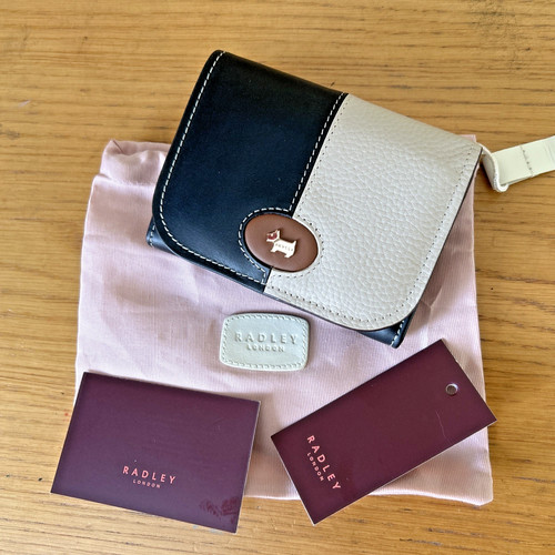 Bnwt radley card holder black - bnwt,