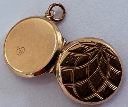 Vintage small 9ct gold 375 - vintage,