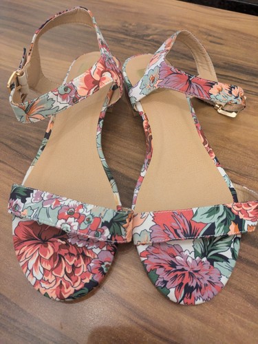 Ladies shoes size - 7eee, extra