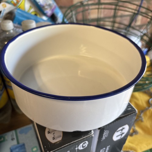 Vintage round enamel - round,