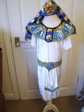 EGYPTIAN DRESSING UP PHAROAH