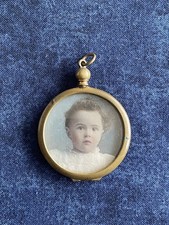 Vintage/Antique Gold-tone Photo Locket of Child | 3.5cm Diameter