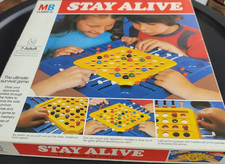 1975 VINTAGE STAY ALIVE  THE GAME WHERE YOU SLIDE TO SURVIVE BY MB GAMES