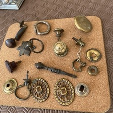 18 VINTAGE  or ANTIQUE  MISC RECLAIMED DRAWER CUPBOARD KNOBS  £ BACK PLATES £15