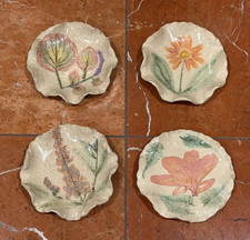 FOLK ART ARTISAN STUDIO BOTANICAL FLORAL POTTERY 2001 COASTERS SET 4 SIGNED EUC