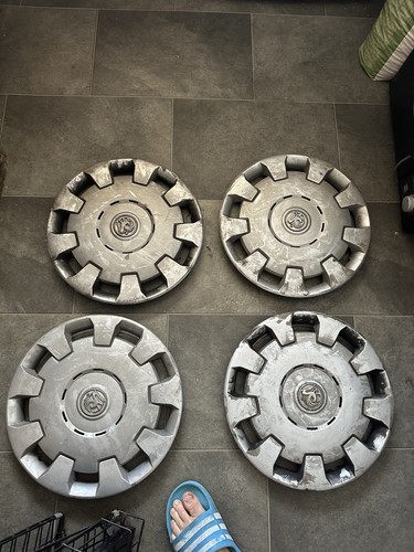 Vauxhall wheel trims - 15", hub