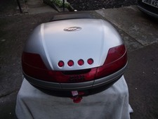 Givi V46 top box in silver has