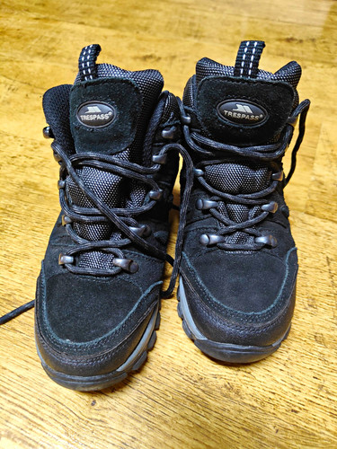 Trespass boy black suede - black,