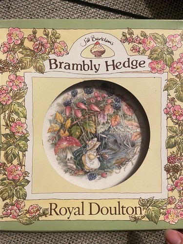 Bramley hedge autumn - hedge,