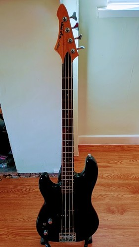 Aria pro mad - axe, bass