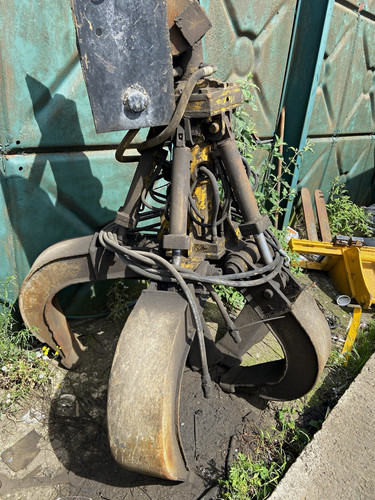 Four used scrap grabs - , sale