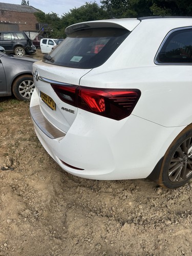 Toyota avensis rear light - avensis,