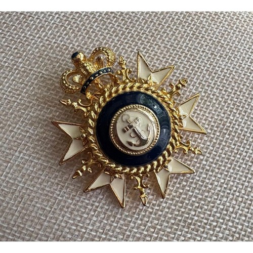 Vintage maltese cross brooch - cross,