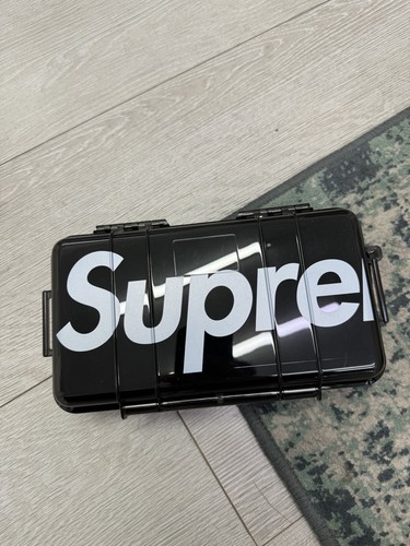 Supreme pelican 1060 case - pelican,