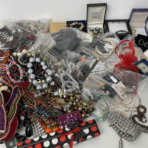 Unsorted costume jewellery - unsorted,