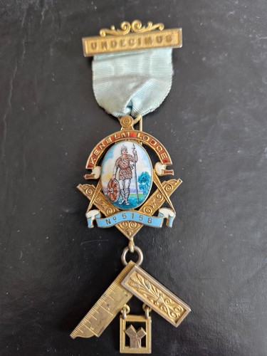 Masonic pastmaster jewel