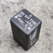 Mercedes Idle Speed Fuel Pump Relay W124 W201 4 Cylinder Zyl. 0015457305 190 200