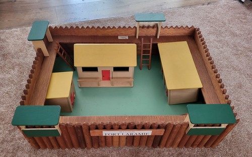 Fort laramie wooden - laramie,