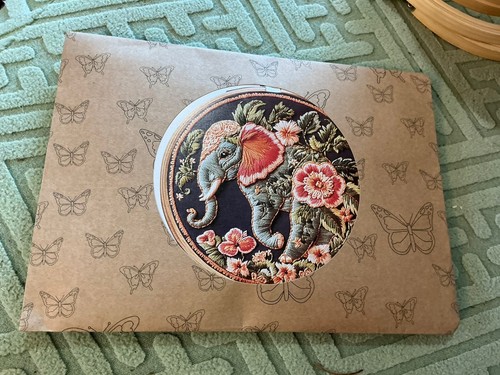 Embroidery kit elephant - -, (b)