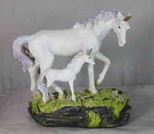19cm WHITE UNICORN & FOAL -