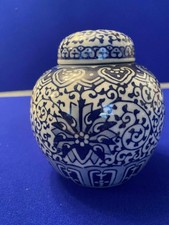 Chinese Blue & White Porcelain Lidded Ginger Jar 11 x 12cm