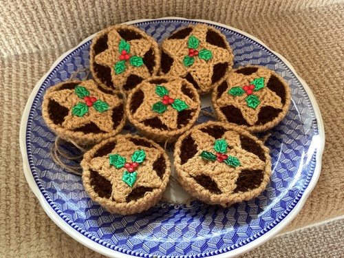One crocheted christmas mince - one,