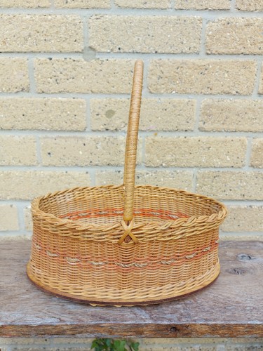 Vintage cane and wooden oval - cane,