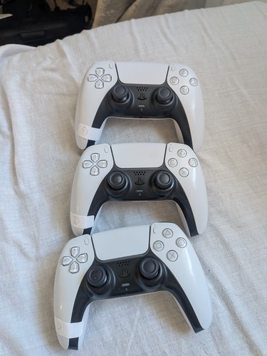 White playstation 5 - 3,