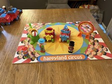 Happyland Circus with 4 figures, clown car, cannon and ring of fire