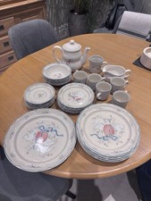 Extensive Dinner Set