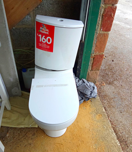 Cavalry close coupled - cavalry, toilet