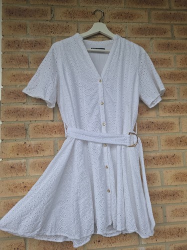 Zara white broderie button