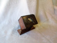 A VINTAGE INDIAN INLAID WOOD CARVED CIGARETTE TABLETOP DISPENSER