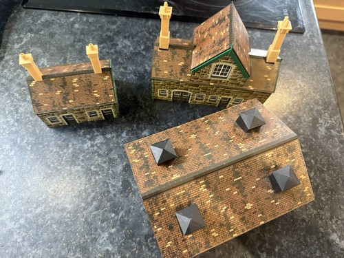 Hornby plastic buildings - plastic,