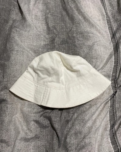 Primark white bucket hat