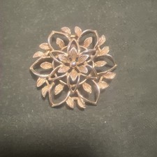 Vintage Gold Tone Sarah Coventry Flower Design Metal Brooch
